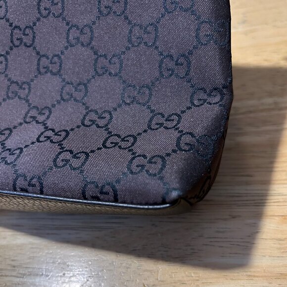 Authentic Womens Gucci 73273 002404 Brown GG Canvas Clutch Cosmetic Case